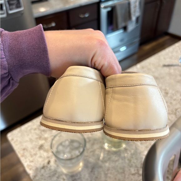 Elegant Cream Loafers for Women - Picture 6 of 10